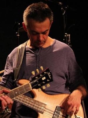 Lukas - basse